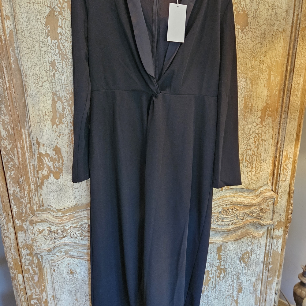 Elegant Black Long Sleeve Twist-Front Maxi Dress - Picture 5 of 8